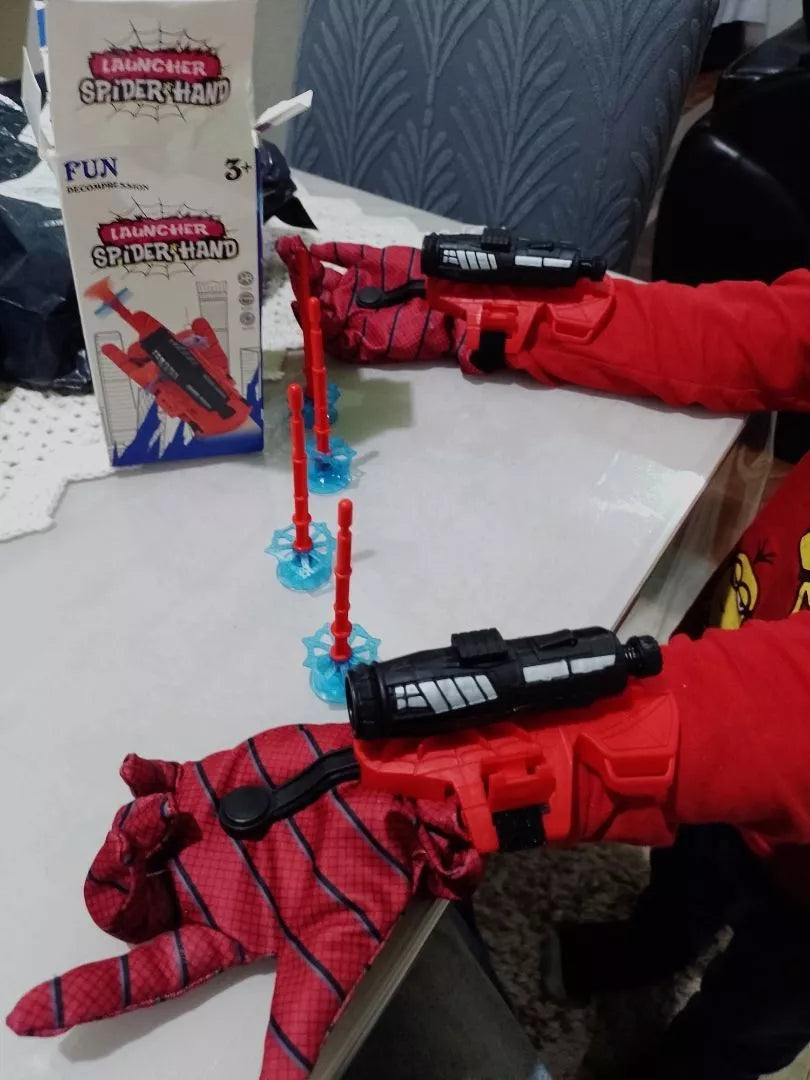 Dos niños jugando con sus lanzadores HeroSling